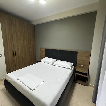 Miramare 1 아파트 Vlorë